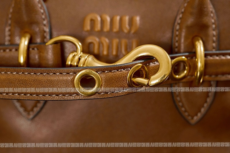 미우미우아방뛰르나파가죽백  20260316-144522-022루.jpg