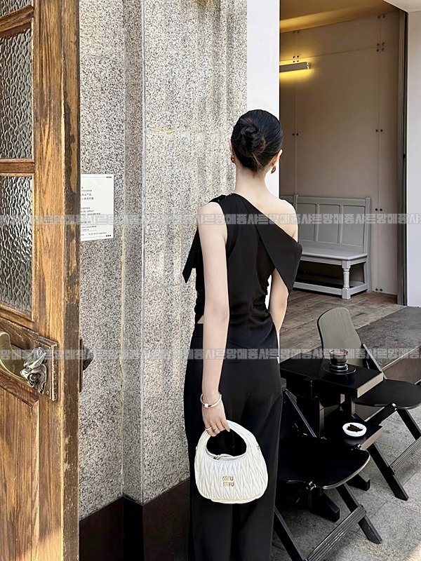 미우미우완더마테라세나파가죽호보백  20260316-150723-025루.jpg