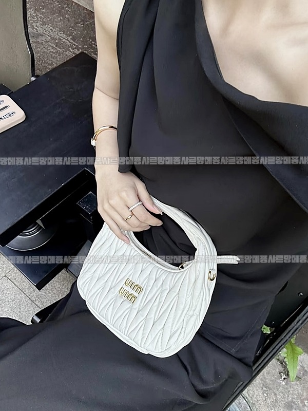 미우미우완더마테라세나파가죽호보백  20260316-150723-026루.jpg