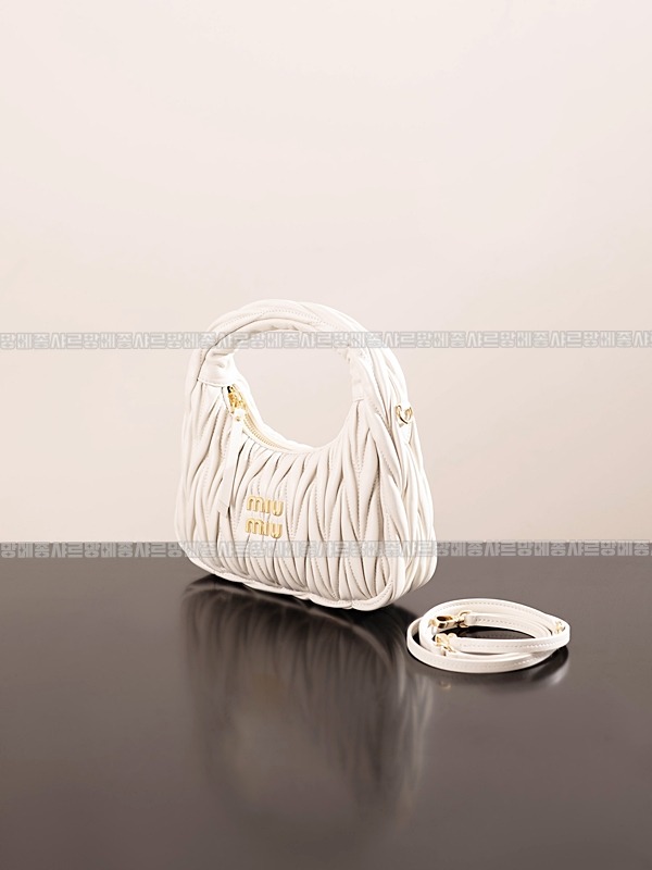 미우미우완더마테라세나파가죽호보백  20260316-150720-002루.jpg