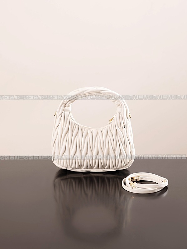 미우미우완더마테라세나파가죽호보백  20260316-150720-003루.jpg