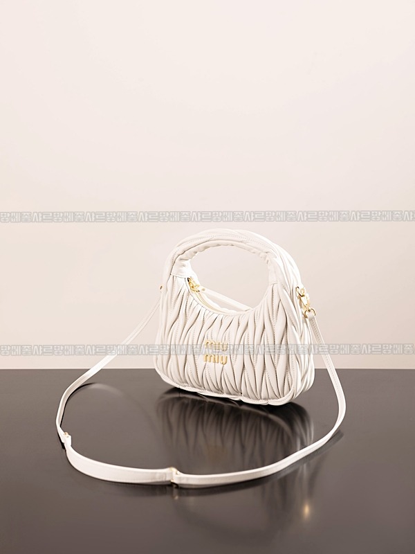 미우미우완더마테라세나파가죽호보백  20260316-150720-006루.jpg