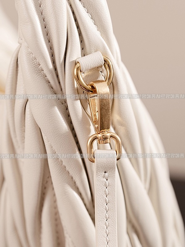 미우미우완더마테라세나파가죽호보백  20260316-150723-020루.jpg