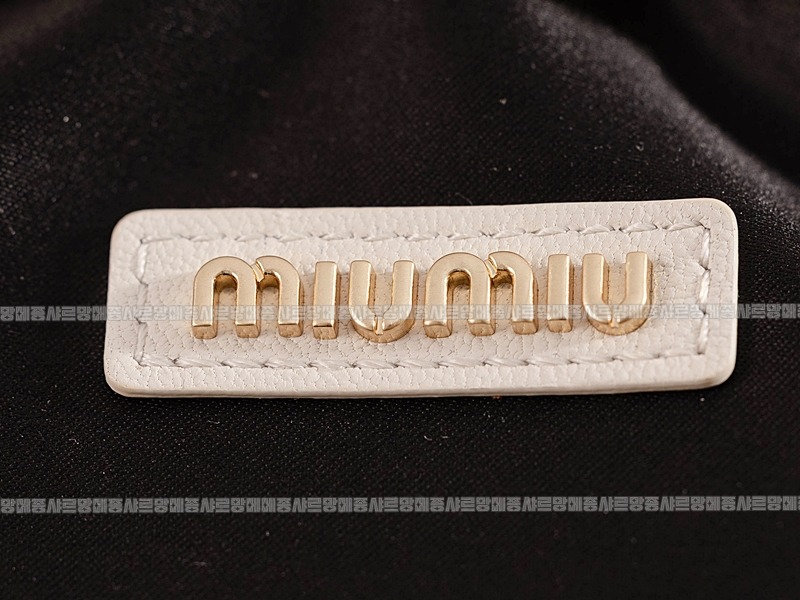 미우미우완더마테라세나파가죽호보백  20260316-150722-018루.jpg