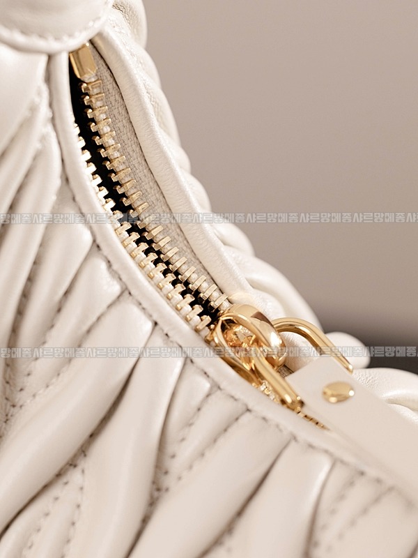 미우미우완더마테라세나파가죽호보백  20260316-150723-022루.jpg