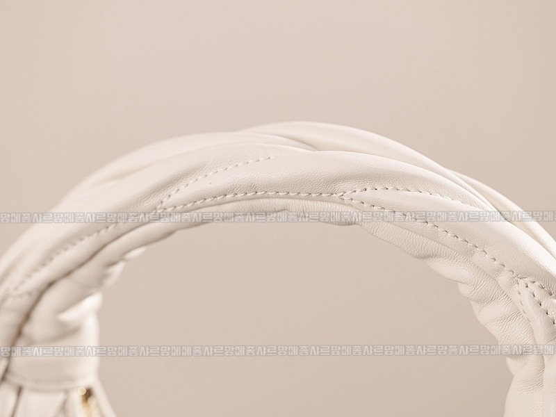 미우미우완더마테라세나파가죽호보백  20260316-150723-021루.jpg