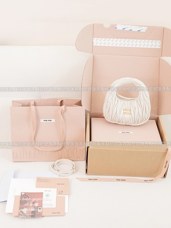 미우미우완더마테라세나파가죽호보백  20260316-153724-029루.jpg