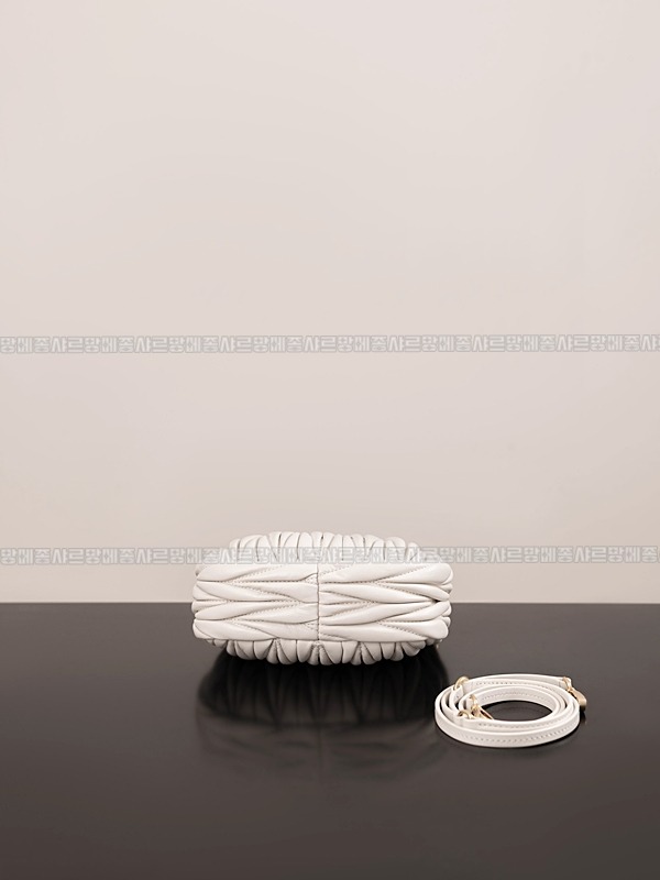 미우미우완더마테라세나파가죽호보백  20260316-153712-005루.jpg