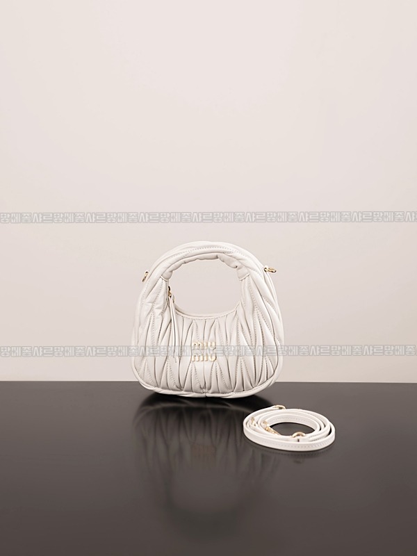 미우미우완더마테라세나파가죽호보백  20260316-153713-007루.jpg