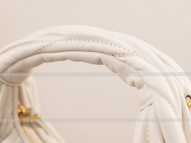 미우미우완더마테라세나파가죽호보백  20260316-153717-010루.jpg