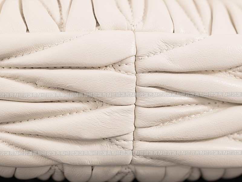 미우미우완더마테라세나파가죽호보백  20260316-153718-012루.jpg