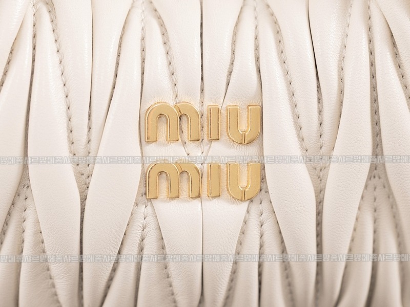 미우미우완더마테라세나파가죽호보백  20260316-153717-011루.jpg