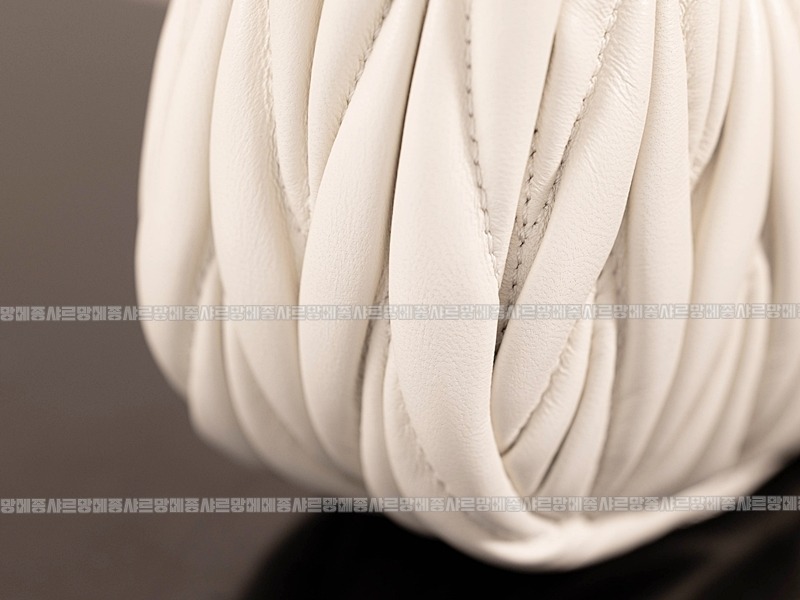 미우미우완더마테라세나파가죽호보백  20260316-153718-013루.jpg