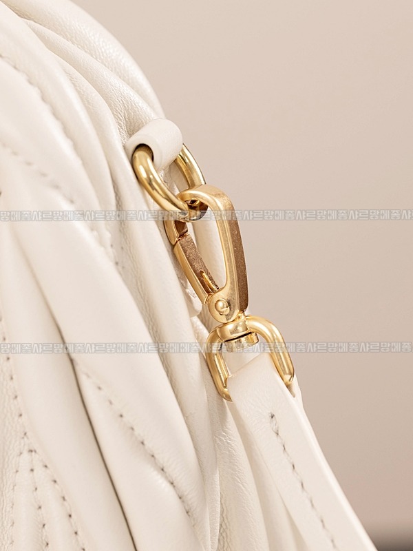 미우미우완더마테라세나파가죽호보백  20260316-153718-015루.jpg