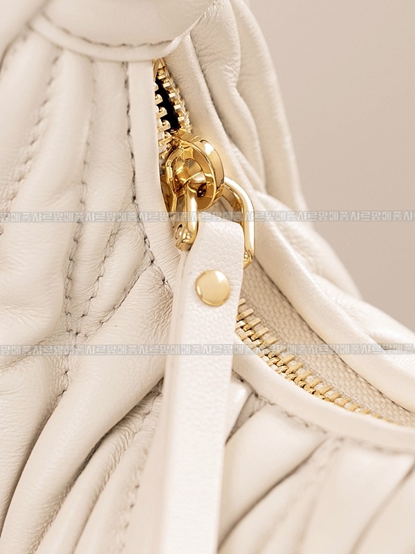 미우미우완더마테라세나파가죽호보백  20260316-153719-017루.jpg