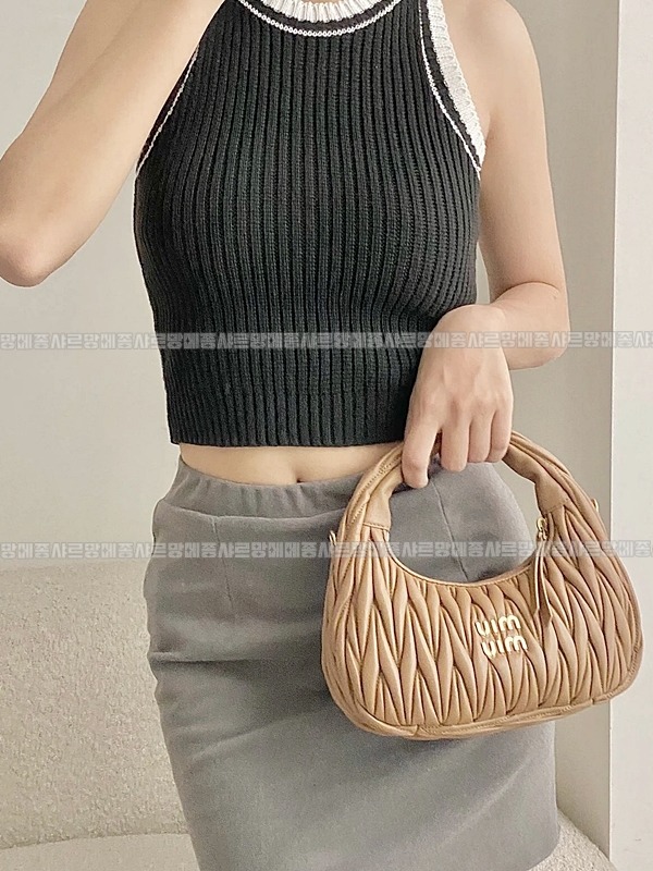 미우미우완더마테라세나파가죽호보백  20260316-165402-025루.jpg