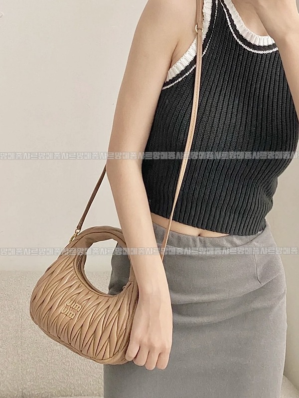 미우미우완더마테라세나파가죽호보백  20260316-165403-026루.jpg