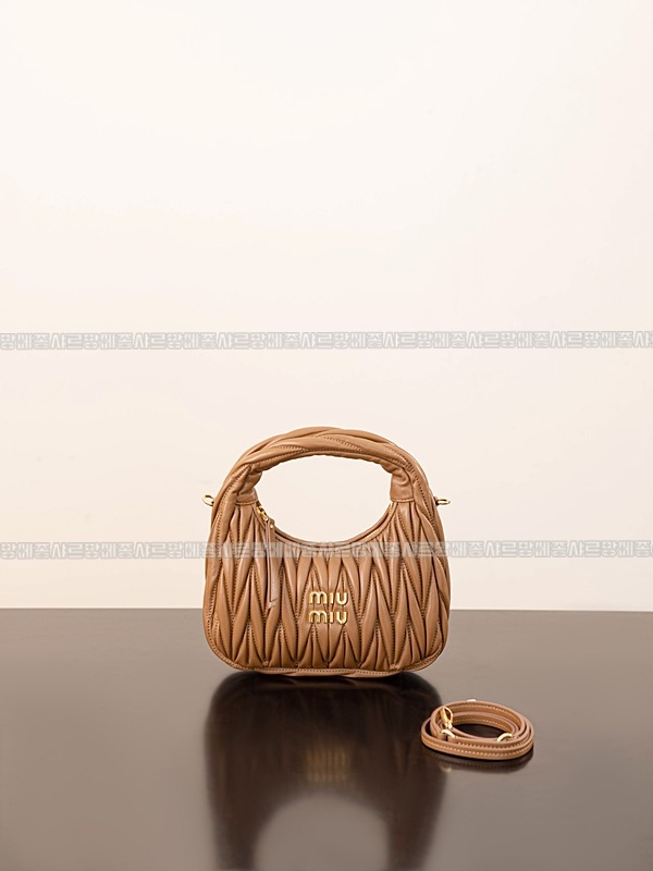 미우미우완더마테라세나파가죽호보백  20260316-165357-001루.jpg