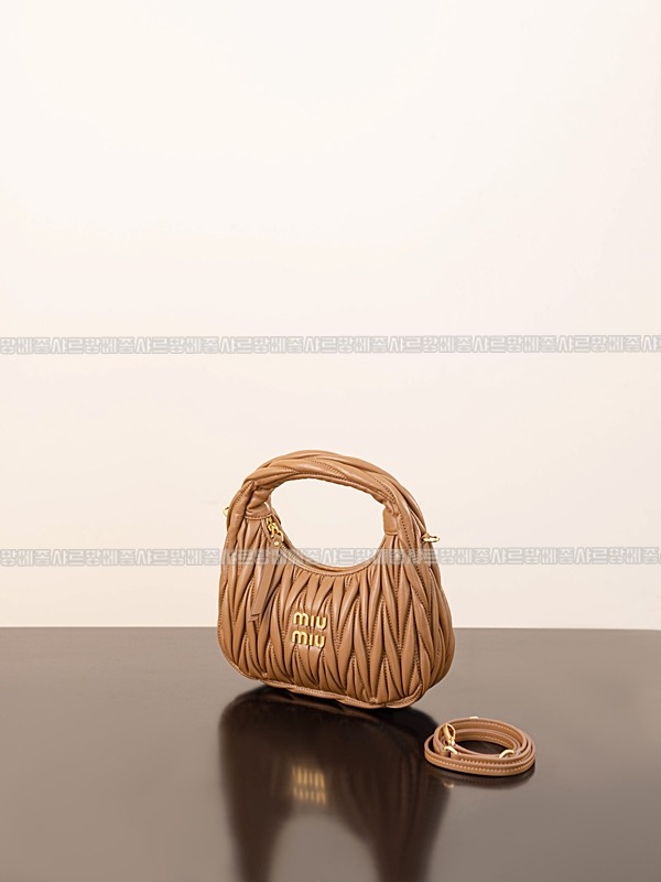 미우미우완더마테라세나파가죽호보백  20260316-165357-002루.jpg