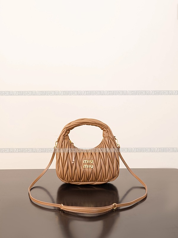 미우미우완더마테라세나파가죽호보백  20260316-165358-004루.jpg