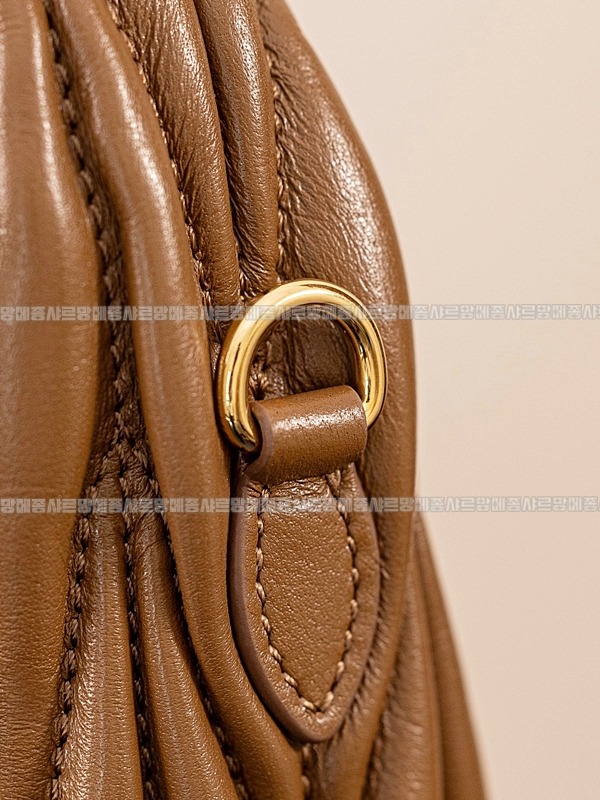 미우미우완더마테라세나파가죽호보백  20260316-165401-015루.jpg