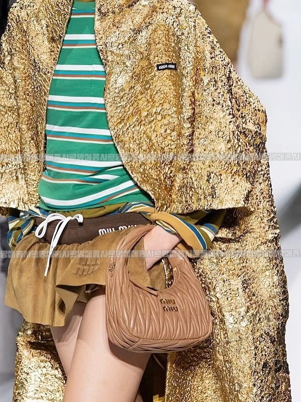 미우미우완더마테라세나파가죽호보백  20260316-171424-026루.jpg