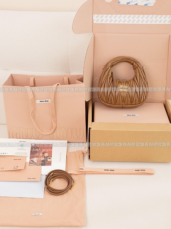 미우미우완더마테라세나파가죽호보백  20260316-171424-028루.jpg