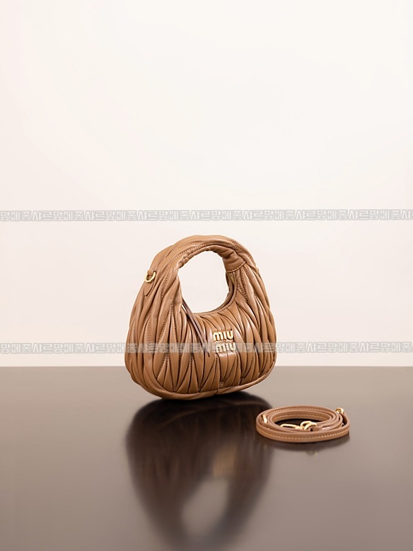 미우미우완더마테라세나파가죽호보백  20260316-171411-003루.jpg