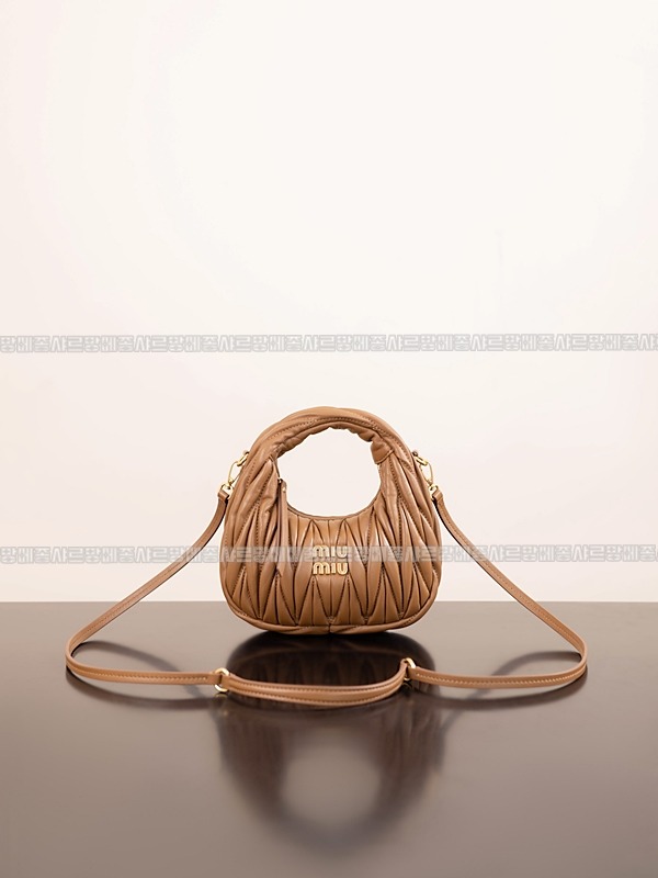 미우미우완더마테라세나파가죽호보백  20260316-171414-007루.jpg