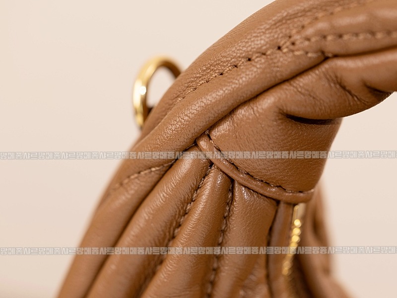 미우미우완더마테라세나파가죽호보백  20260316-171418-016루.jpg