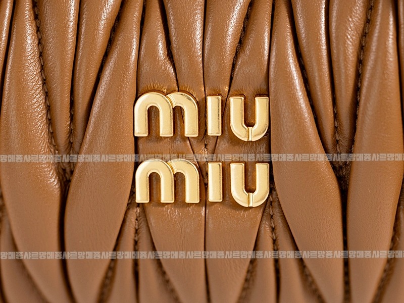 미우미우완더마테라세나파가죽호보백  20260316-171419-017루.jpg