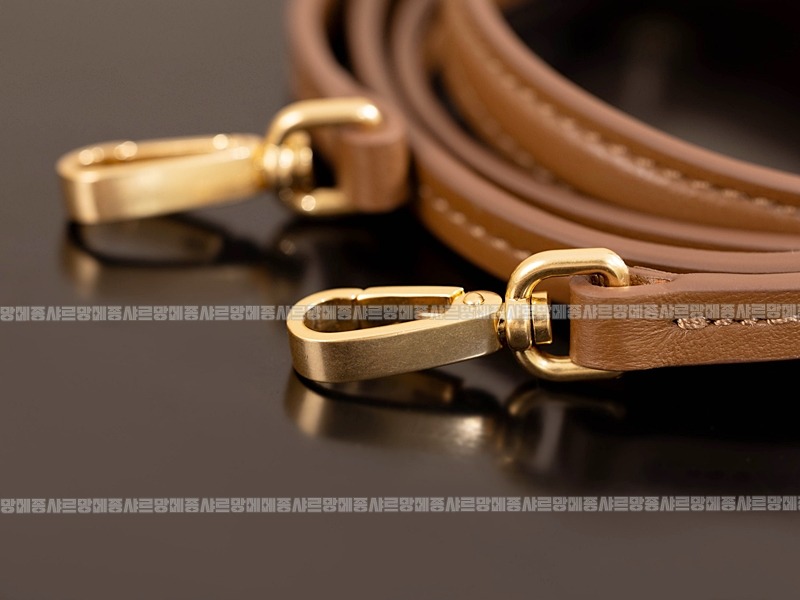 미우미우완더마테라세나파가죽호보백  20260316-171420-020루.jpg