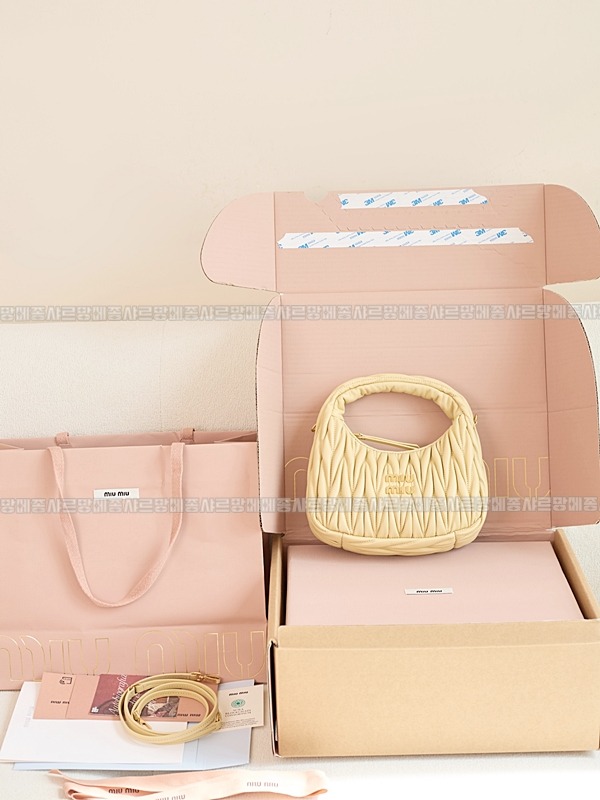 미우미우완더마테라세나파가죽호보백 20260317-105346-029루.jpg