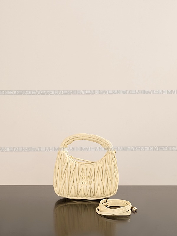 미우미우완더마테라세나파가죽호보백 20260317-105342-001루.jpg