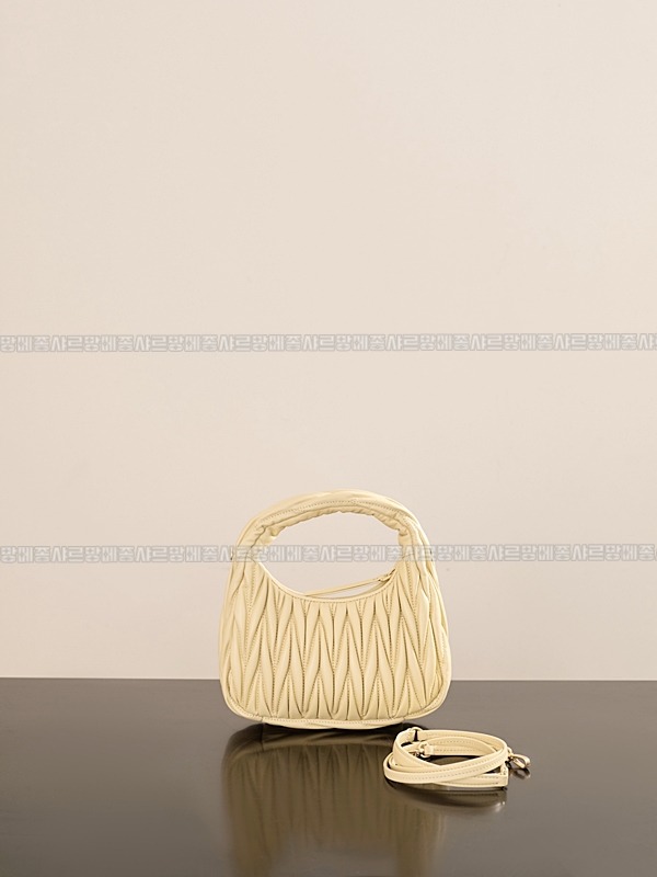 미우미우완더마테라세나파가죽호보백 20260317-105342-004루.jpg