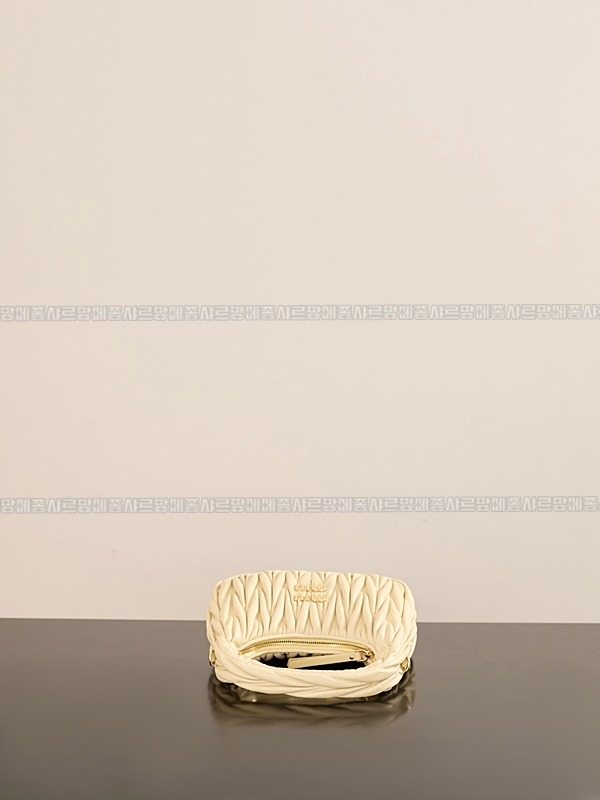 미우미우완더마테라세나파가죽호보백 20260317-105342-007루.jpg