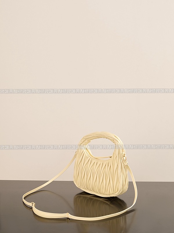 미우미우완더마테라세나파가죽호보백 20260317-105343-009루.jpg