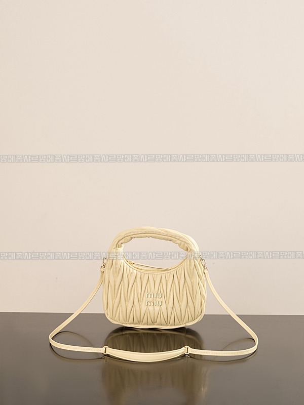 미우미우완더마테라세나파가죽호보백 20260317-105343-008루.jpg