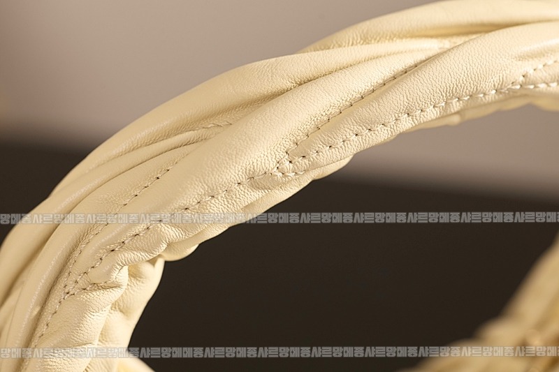 미우미우완더마테라세나파가죽호보백 20260317-105343-013루.jpg