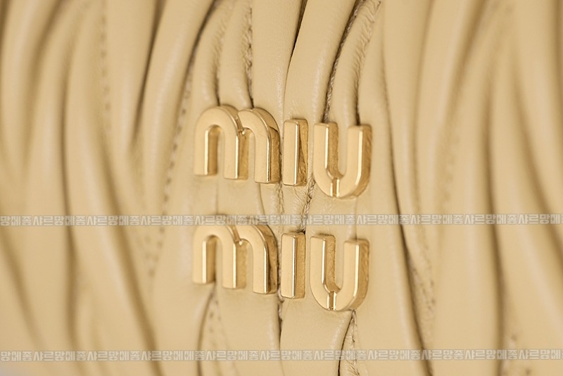 미우미우완더마테라세나파가죽호보백 20260317-105344-016루.jpg