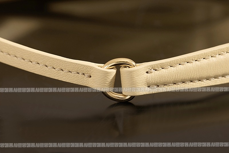 미우미우완더마테라세나파가죽호보백 20260317-105344-017루.jpg