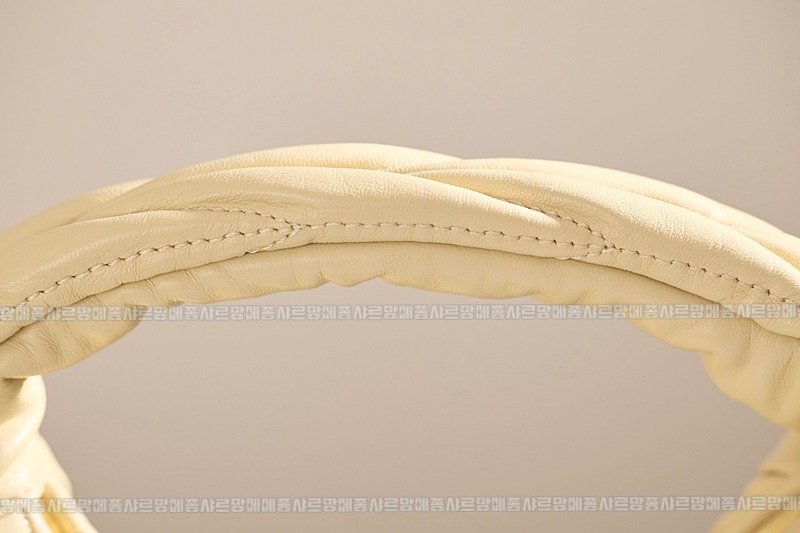 미우미우완더마테라세나파가죽호보백 20260317-105345-019루.jpg