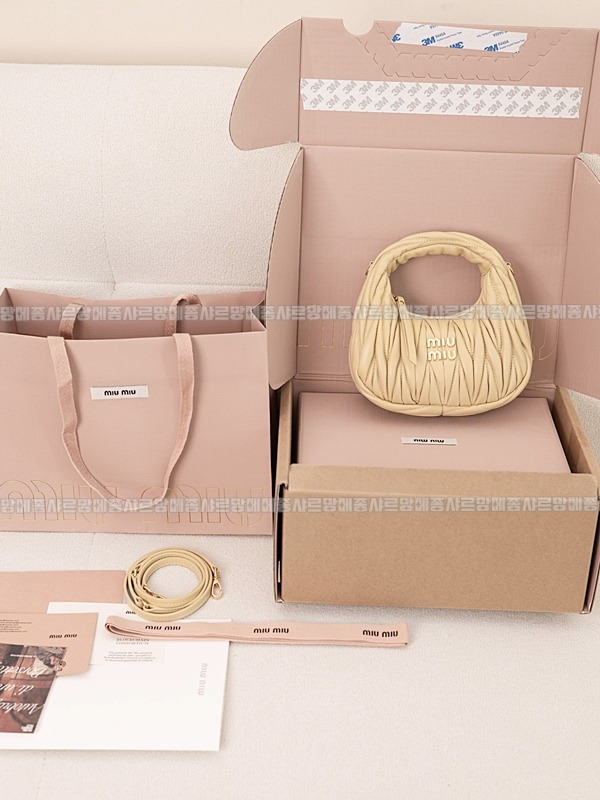 미우미우완더마테라세나파가죽호보백 20260317-115425-024루.jpg