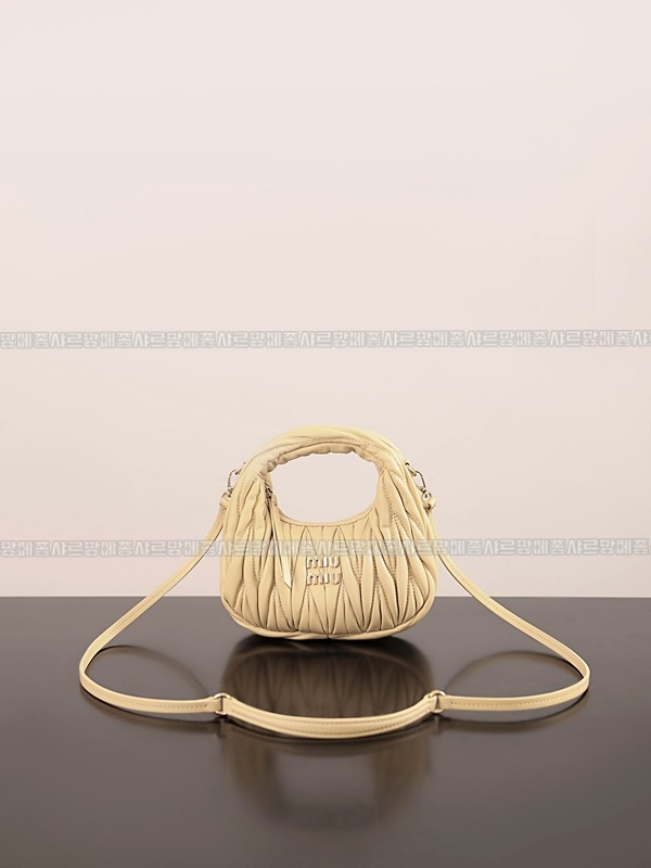 미우미우완더마테라세나파가죽호보백 20260317-115417-001루.jpg