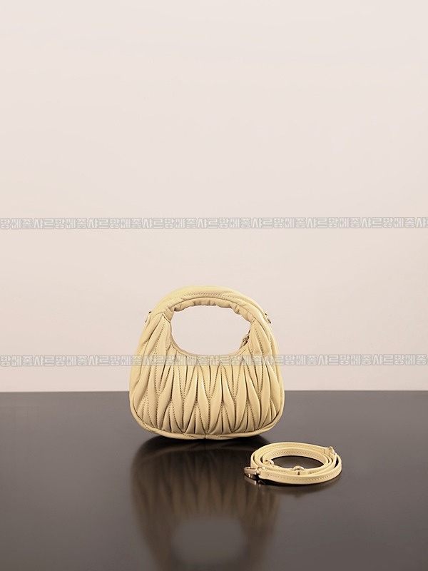 미우미우완더마테라세나파가죽호보백 20260317-115422-009루.jpg