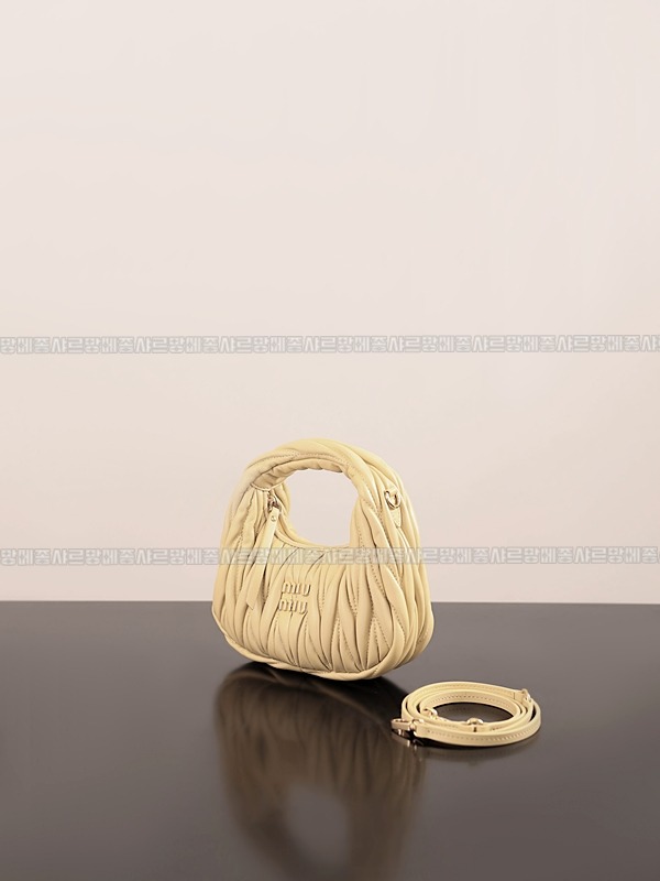 미우미우완더마테라세나파가죽호보백 20260317-115421-008루.jpg