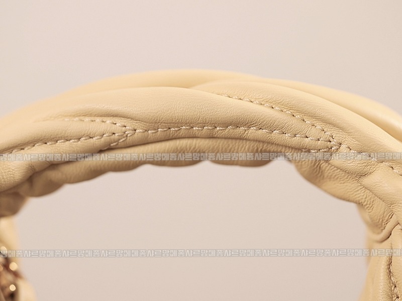 미우미우완더마테라세나파가죽호보백 20260317-115423-014루.jpg