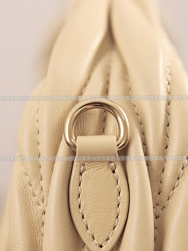 미우미우완더마테라세나파가죽호보백 20260317-115423-017루.jpg