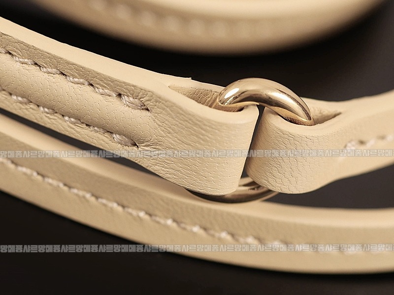 미우미우완더마테라세나파가죽호보백 20260317-115423-018루.jpg