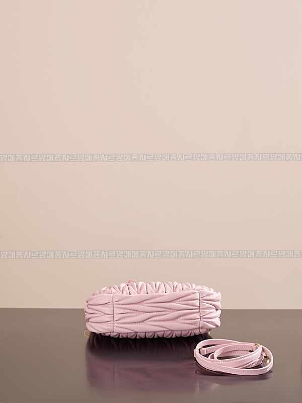 미우미우완더마테라세나파가죽호보백 20260317-122453-007루.jpg